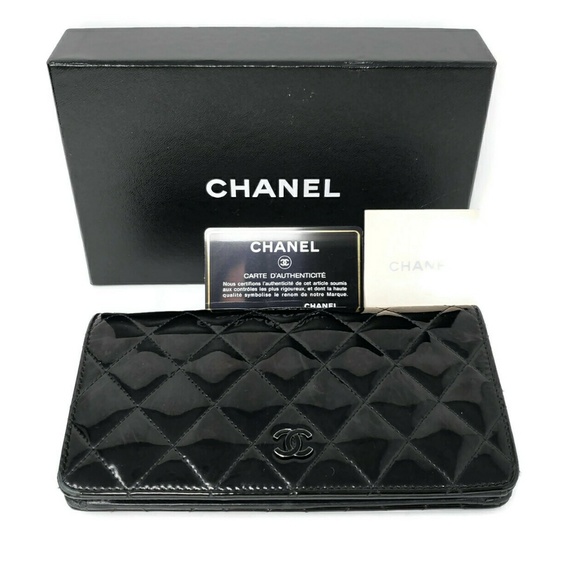CHANEL Handbags - 100% Auth CHANEL Black Bifold Wallet
